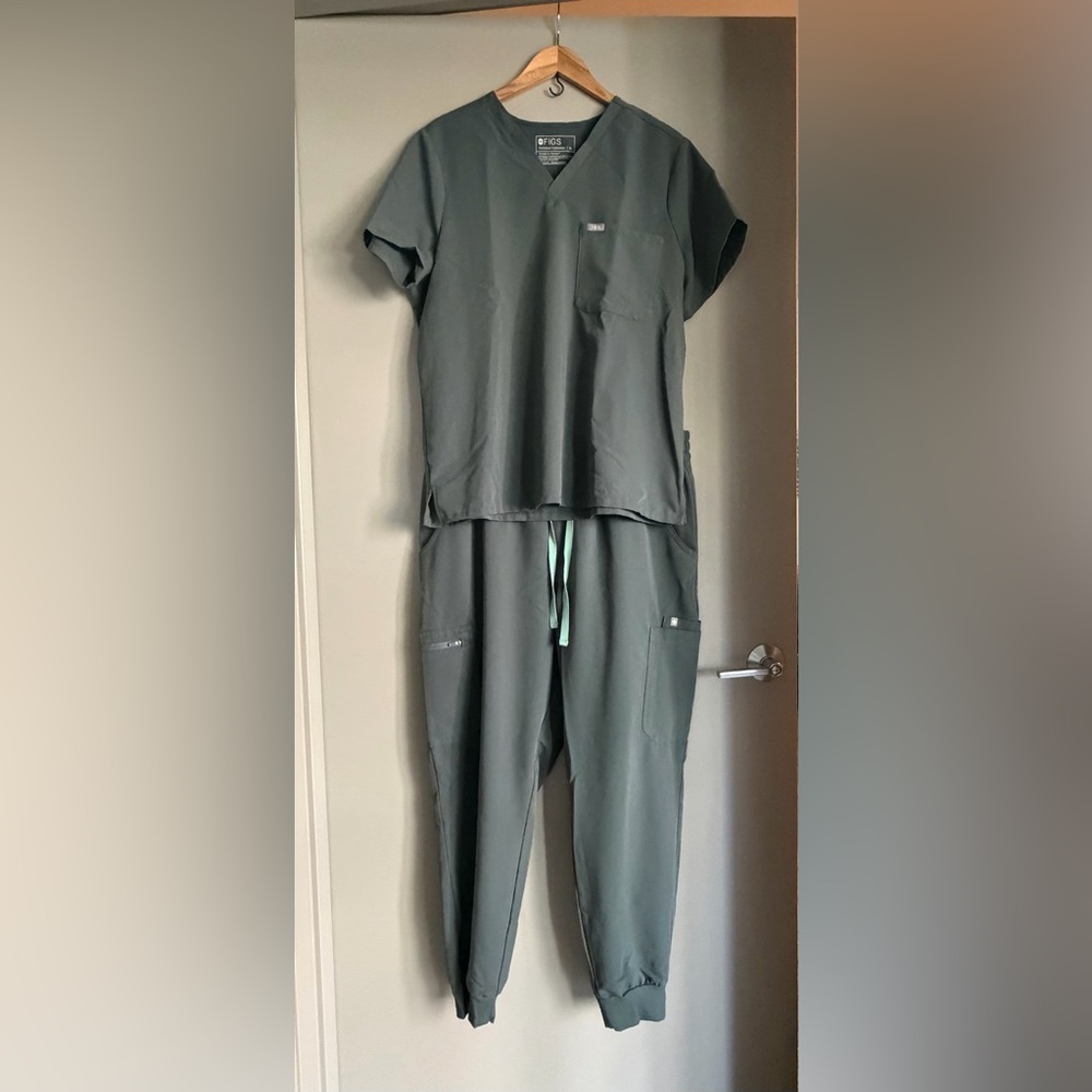 FIGS Catarina Scrub Top (XL) & High-Waisted Uman Relaxed Jogger (XXL) Set